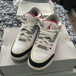 Jordan 3s fire red size 5.5 youth